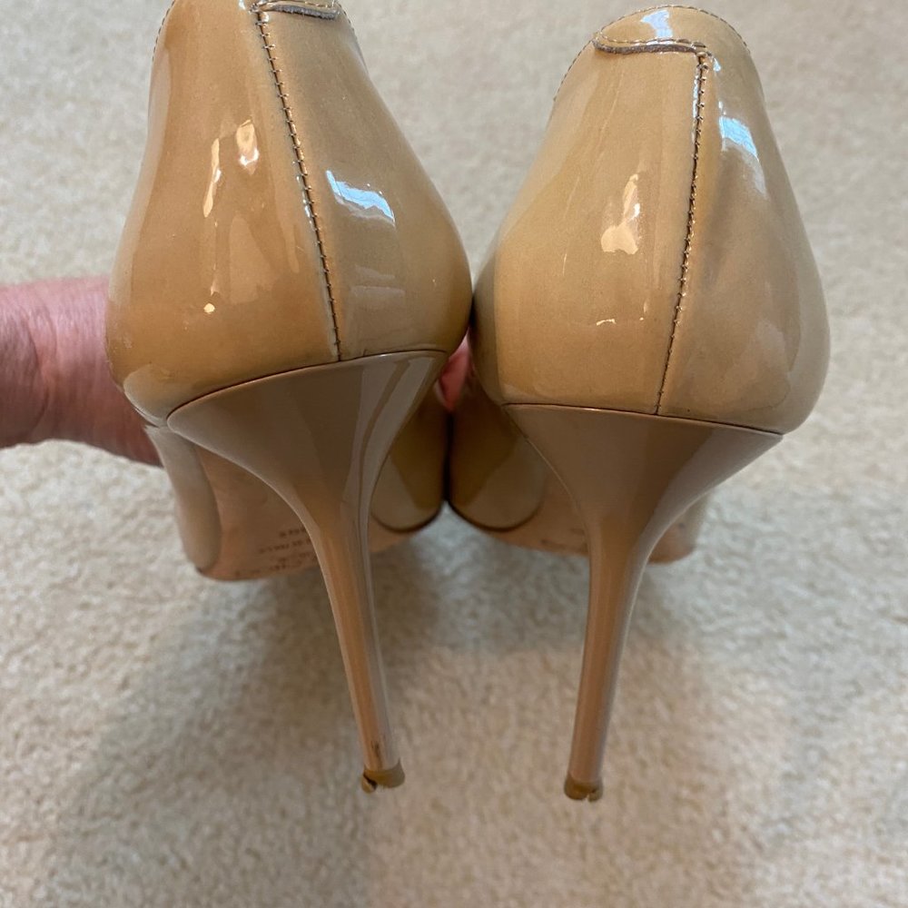 Jimmy Choo Beige Patent Leather Pumps - size 39.5 - Picture 3 of 4